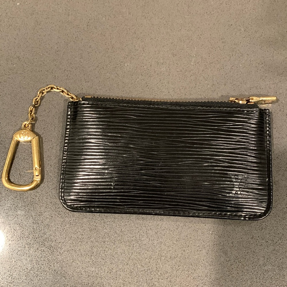 Louis Vuitton black epi Cles coin keychain wallet date code MI0934